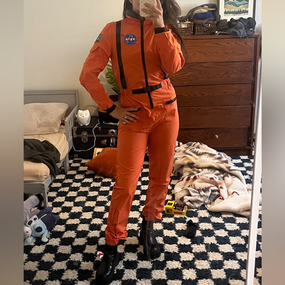 Astronaut women’s Halloween costume